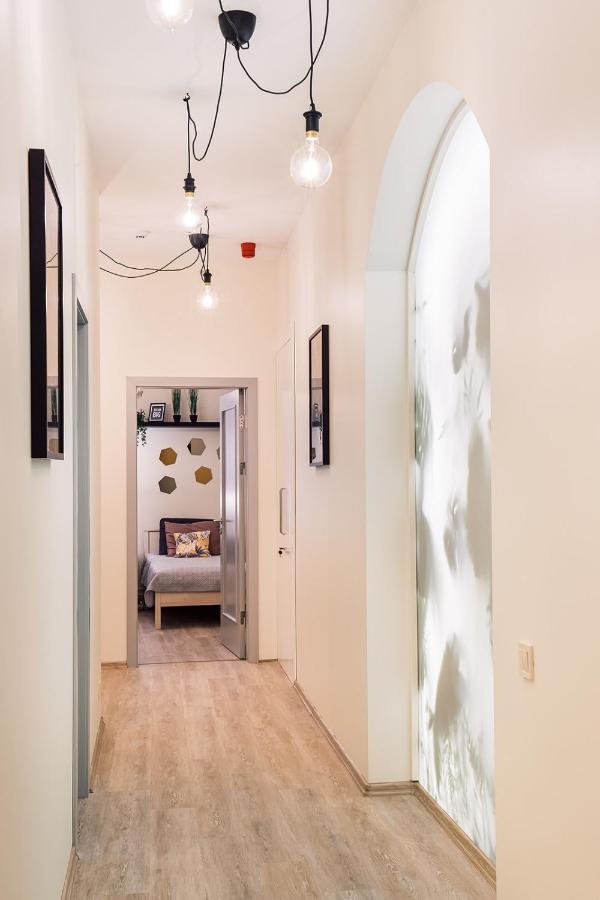 Morrison Apartment/15 Guests/7Bedrooms/Riga Old Town Buitenkant foto