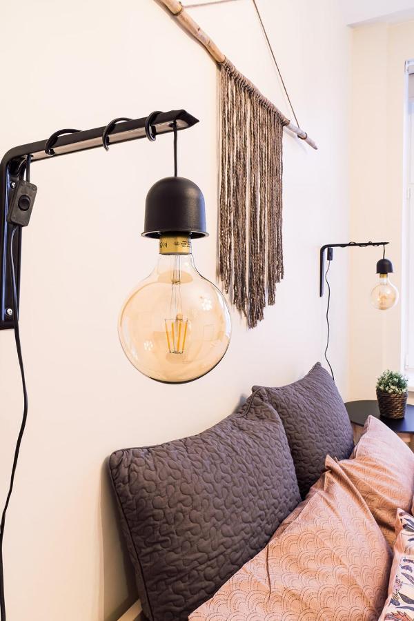 Morrison Apartment/15 Guests/7Bedrooms/Riga Old Town Buitenkant foto