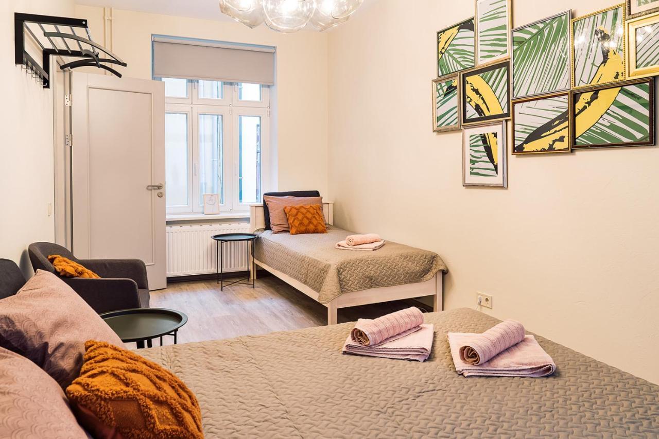 Morrison Apartment/15 Guests/7Bedrooms/Riga Old Town Buitenkant foto