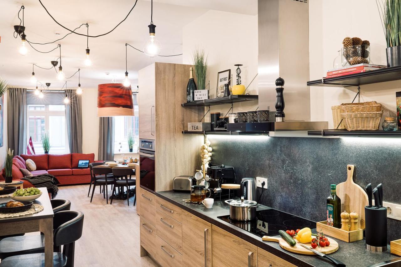 Morrison Apartment/15 Guests/7Bedrooms/Riga Old Town Buitenkant foto